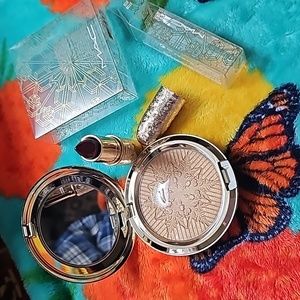 Mac snowball highlighter & lipstick